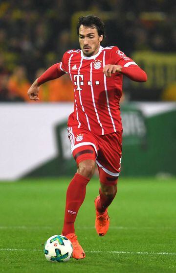 Hummels carries the ball during the Bayern Munich's win at Borussia Dortmund on Saturday.