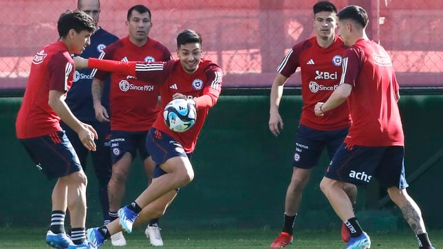 Formación probable de Chile para su duelo ante Perú por las Eliminatorias
