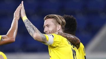 Dortmund&#039;s Marco Reus celebrates after scoring his side&#039;s 5th goal during the 1st round German Soccer Cup match between MSV Duisburg and Borussia Dortmund in Duisburg, Germany, Monday, Sept. 14, 2020. (AP Photo/Martin Meissner)