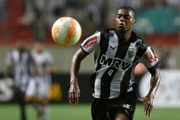 Jemerson in action with Atletico Mineiro.