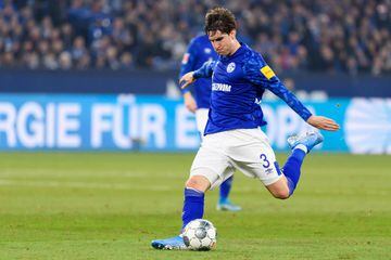 A pesar de ganar el cásting a Cucurella como suplente de Jordi Alba hace dos temporadas, no se afianzó en el equipo y este curso se fue cedido al Schalke, donde tampoco ha acabado de cuajar lastrado por una lesión en el gemelo y jugando sólo cinco partido