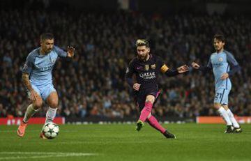 0-1. Lionel Messi anotó el primer tanto.
