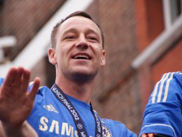 Hailed as "captain, leader, legend" on the banner hung by adoring fans at Stamford Bridge, John Terry's credentials as a Chelsea icon and a major inspiration behind their success are well established, yet Conte will be faced with the thorny problem of pot