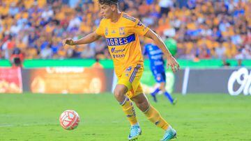 MONTERREY, MEXICO - AUGUST 27: Igor Lichnovsky of Tigres drives the ball during the 11th round match between Tigres UANL and Necaxa as part of the Torneo Apertura 2022 Liga MX at Universitario Stadium on August 27, 2022 in Monterrey, Mexico. (Photo by Alfredo Lopez/Jam Media/Getty Images)