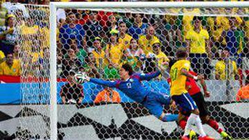 Partido Brasil vs Mexico, correspondiente al Grupo A, partido numero 16 del Mundial Brasil 2014. En la foto, Guillermo Ochoa, de M&eacute;xico atajando el remate de Neymar Jr., de Brasil 