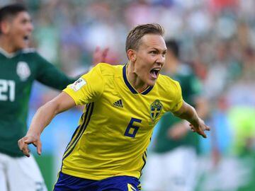Sweden&#039;s defender Ludwig Augustinsson celebrates after scoring the opening goal during the Russia 2018 World Cup Group F football match between Mexico and Sweden at the Ekaterinburg Arena in Ekaterinburg on June 27, 2018. / AFP PHOTO / HECTOR RETAMAL