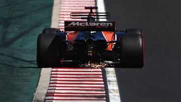 Fernando Alonso con el McLaren en Hungr&iacute;a.