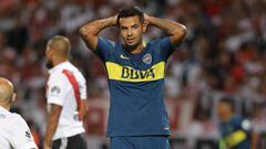 Edwin Cardona se lamenta en la derrota de Boca Juniors ante River Plate en la Supercopa