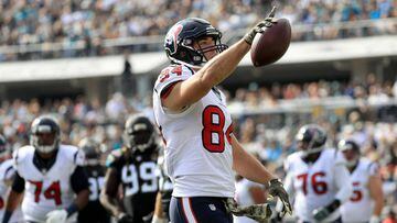 JACKSONVILLE, FL - NOVEMBER 13: Ryan Griffin #84 of the Houston Texans celebrates his touchdown against the Jacksonville Jaguars during the game at EverBank Field on November 13, 2016 in Jacksonville, Florida.   Mike Ehrmann/Getty Images/AFP == FOR NEWSPAPERS, INTERNET, TELCOS &amp; TELEVISION USE ONLY ==