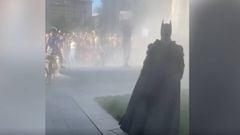 Llega Batman en pleno disturbio en EEUU y así lo reciben
