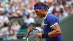Rafa Nadal celebra su victoria ante Benoit Paire en la primera ronda de Roland Garros 2017.