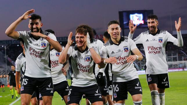 Colo Colo aplasta a Unión y queda cerca del título