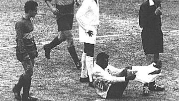 El día que Pelé se cambió el pantalón en mitad del partido contra Boca