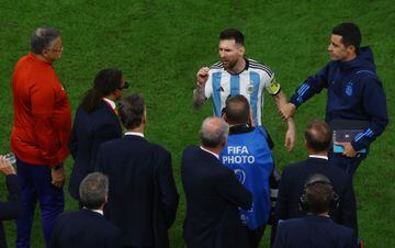 Soccer Football - FIFA World Cup Qatar 2022 - Quarter Final - Netherlands v Argentina - Lusail Stadium, Lusail, Qatar - December 10, 2022  Argentina's Lionel Messi with Netherlands coach Louis van Gaal and assistant coach Edgar Davids after the penalty shootout as Argentina progress to the semi finals and Netherlands are eliminated from the World Cup REUTERS/Paul Childs
