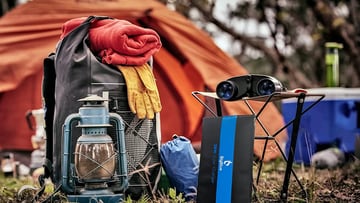 Si te gusta acampar o el senderismo este cargador solar con USB te encantará