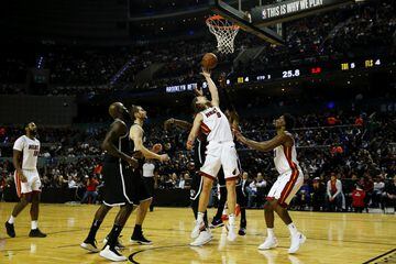REFILE  - CORRECTING SPELLING OF LAST NAME    Basketball - NBA Global Games - Brooklyn Nets v Miami Heat - Arena Mexico, Mexico City, Mexico December 9, 2017. Kelly Olynyk of Miami Heat in action. REUTERS/Edgard Garrido