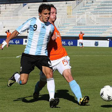 El mediocampista de los "Cruzados" fue convocado a la selección sub 23 de Argentina por Sergio Batista, para defender la medalla de oro en los Juegos Olímpicos de Beijing 2008. Disputó solo un partido en fase de grupos, frente a Serbia.