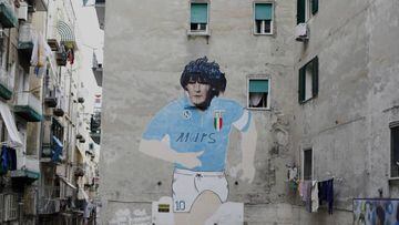 Un mural de MAradona en el barrio Quartieri Spagnoli de Napoles.
