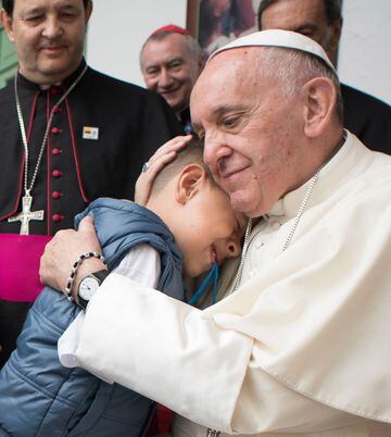 TEl Papa Francisco recorrió Bogotá, Villavicencio, Medellín y Cartagena con su mensaje de paz y reconciliación. Una visita emotiva para practicantes y no creyentes.
