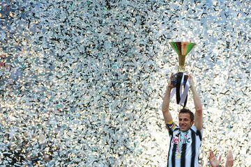 Es el jugador que más encuentros ha disputado y más goles ha anotado con la camiseta de la Juventus. Campeón del mundo en 2006 y del Scudetto en siete ocasiones. Nunca fue siquiera nominado.