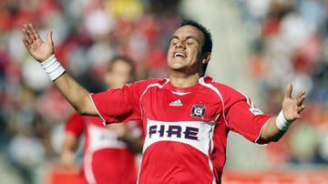 El mexicano jugó con Chicago Fire y aunque no ganó algún título de liga, supo dejar huella con sus actuaciones, goles  e incluso fue seleccionado para MLS All-Star Game