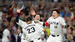 MIAMI, FLORIDA - MARCH 20: Munetaka Murakami #55 of Team Japan celebrates with teammates after hitting a two-run double to defeat Team Mexico 6-5 in the World Baseball Classic Semifinals at loanDepot park on March 20, 2023 in Miami, Florida.   Megan Briggs/Getty Images/AFP (Photo by Megan Briggs / GETTY IMAGES NORTH AMERICA / Getty Images via AFP)