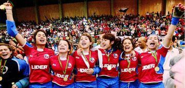 Las 'Marcianitas' se alzaron con el título mundial en el certamen llevado a cabo en el Estadio Municipal de San Miguel tras vencer con gol de oro a España en la final.
