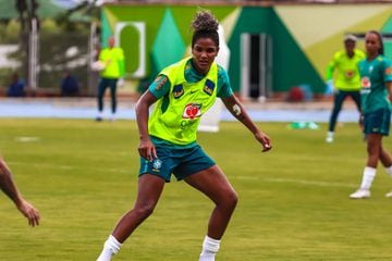La Selección Femenina de Brasil realizó su primer entrenamiento en Bucaramanga en la cancha de la UIS. Las vigentes campeonas preparan el juego de semifinales de Copa América Femenina ante Paraguay.