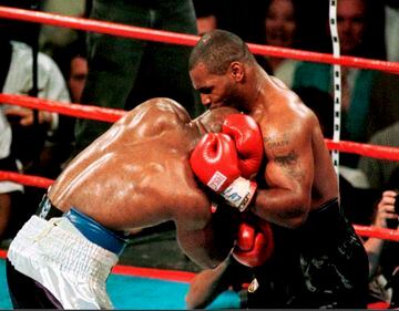 Mike Tyson protagonizó uno de los mayores escándalos de su vida y del boxeo mundial el 28 de junio de 1997. Mordió y seccionó ocho centímetros de la oreja de Holyfield. Además de la derrota en la pelea, a Tyson la acción le costó un año y medio sin poder boxear. 