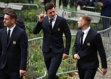 Los jugadores del Manchester United, Harry Maguire, Luke Shaw y Tom Heaton llegan a la catedral de Manchester. 