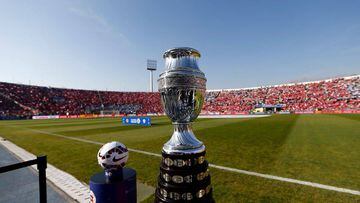 El trofeo de la Copa Am&eacute;rica antes de la final de 2015 entre Argentina y Chile