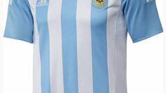 Las mangas de la nueva indumentaria argentina son de color azul claro con blanco 3 rayas