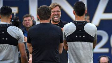 Liverpool&#039;s German manager Jurgen Klopp (C) shares a joke with his players during a team training session at the Olympic Stadium in Kiev, Ukraine on May 25, 2018, on the eve of the UEFA Champions League final football match between Liverpool and Real