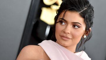 En una entrevista con Homme Girls, Kylie Jenner aclaró que no tiene tantas cirugías en su cara como la gente piensa. Aquí los detalles.
