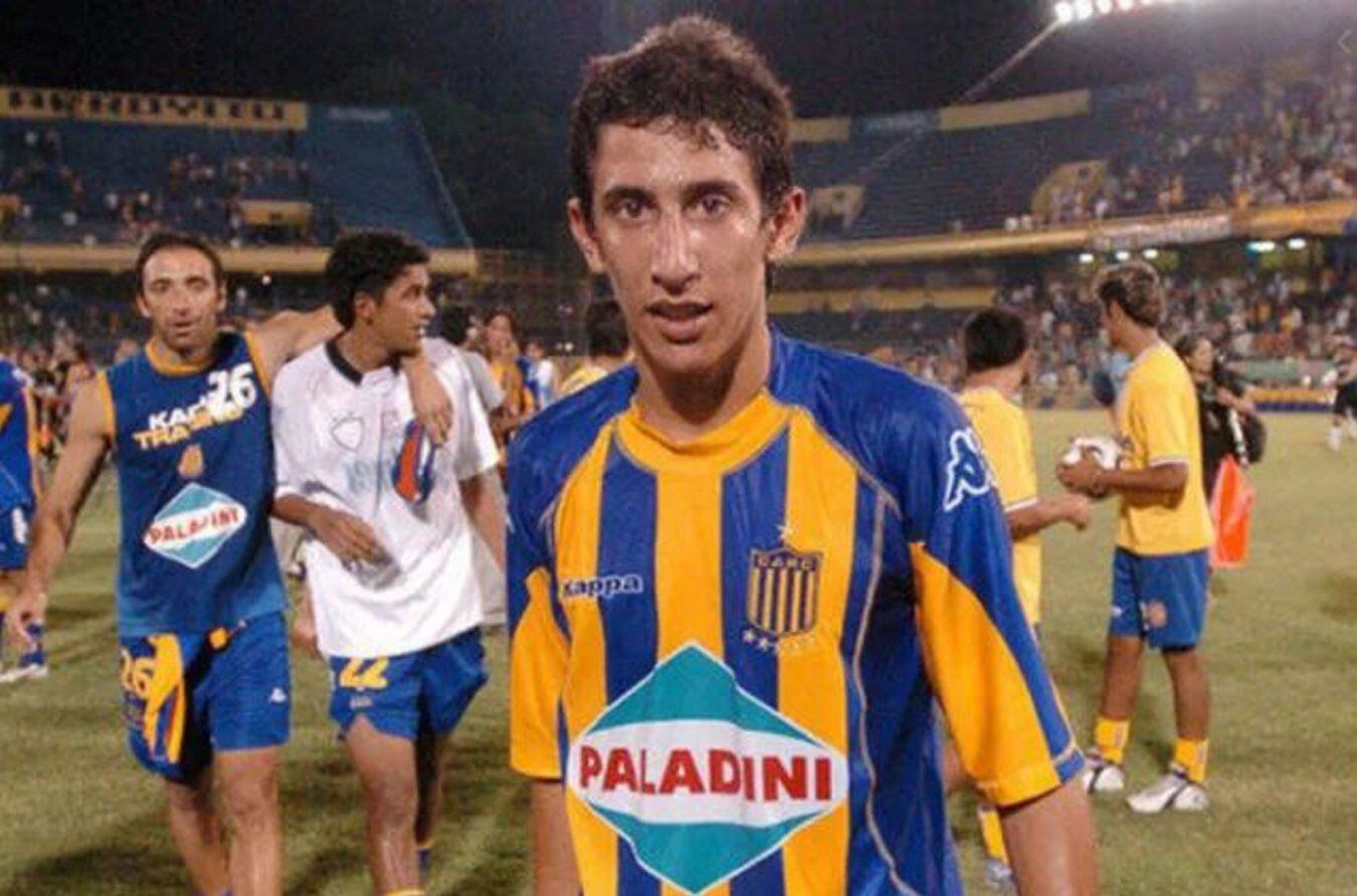 Con su primer equipo profesional, el Rosario Central en 2005.