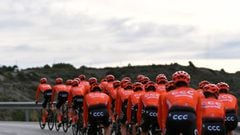 Los ciclistas del CCC Pro Team, durante un entrenamiento.