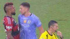 La insólita agresión de Vidal: discutió con un rival y le hizo esto... ¿era para roja?