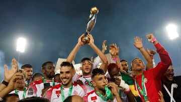 Soccer Football - CAF Champions League - Final - Al-Ahly v Wydad Casablanca - Mohammed V Stadium, Casablanca, Morocco - May 30, 2022 Wydad Casablanca's Guy Mbenza and teammates celebrate with the trophy after winning the CAF Champions League REUTERS/Juan Medina