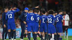 SOUTHAMPTON, ENGLAND - AUGUST 30: Thomas Tuchel, Manager of Chelsea gives their team instructions during the Premier League match between Southampton FC and Chelsea FC at Friends Provident St. Mary's Stadium on August 30, 2022 in Southampton, England. (Photo by Mike Hewitt/Getty Images)