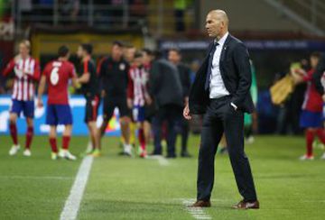 Zinedine Zidane not pleased at how the game has turned.