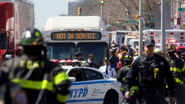 New York subway shooting: description of suspect who fled the scene