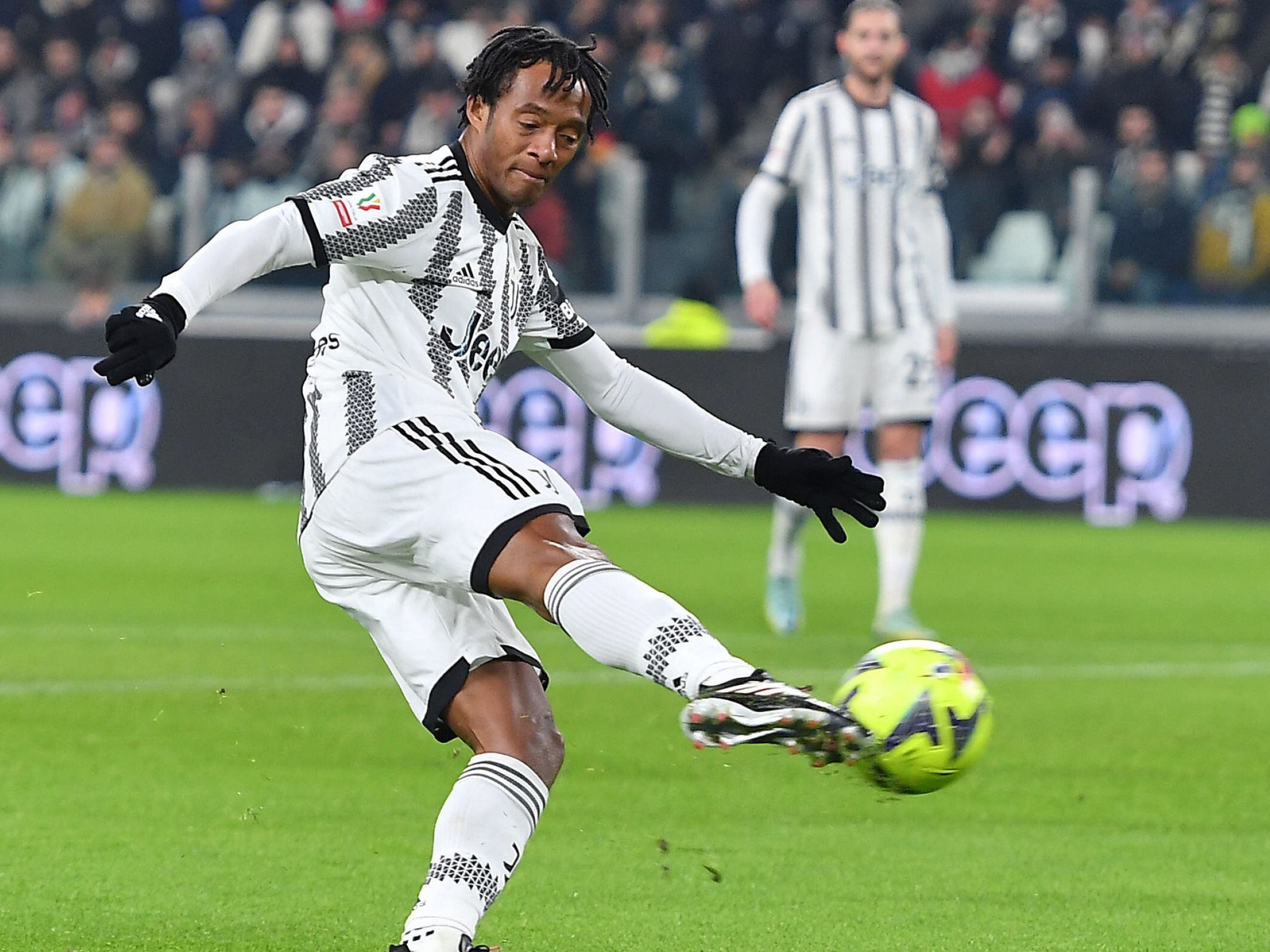 Turin (Italy), 02/02/2023.- Juventus' Juan Cuadrado in action during the Coppa Italia quarter final soccer match between Juventus FC and SS Lazio at the Allianz Stadium in Turin, Italy, 02 February 2023. (Italia) EFE/EPA/Alessandro Di Marco
