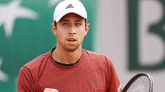 Daniel Gal&aacute;n avanza en Roland Garros y enfrentar&aacute; en tercera ronda a Novak Djokovic.