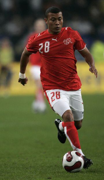 En un partido entre la selección de Suiza y la francesa de la Euro 2004, Johan Volanthen anotó un gol convirtiéndolo en el goleador más joven de una Eurocopa.