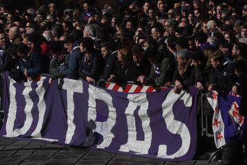 Fiorentina's supporters attend the funeral of Fiorentina's captain Davide Astori on March 8, 2018 in Florence. Italian player Davide Astori likely died from a cardiac arrest linked to the slowing of his heart rate following the initial results of his auto