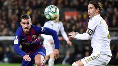 (FILES) In this file photo taken on December 18, 2019 Barcelona&#039;s French forward Antoine Griezmann (L)and Real Madrid&#039;s Spanish defender Sergio Ramos eye the ball during the &quot;El Clasico&quot; Spanish League football match between Barcelona 