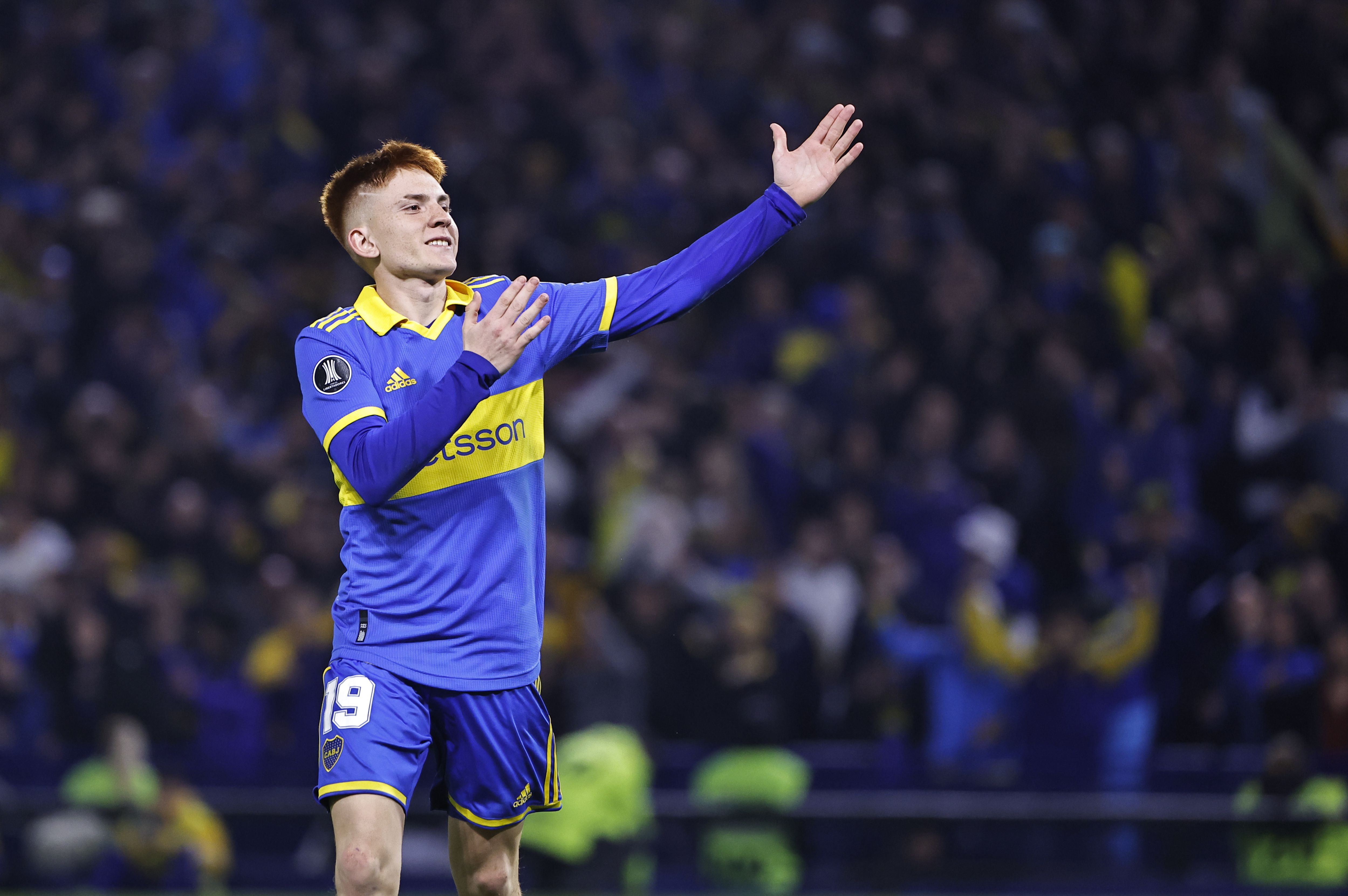 AME9348. BUENOS AIRES (ARGENTINA), 09/08/2023.- Valentín Barco de Boca celebra tras ganar la serie de penaltis hoy, en un partido de los octavos de final de la Copa Libertadores entre Boca Juniors y Club Nacional en el estadio La Bombonera en Buenos Aires (Argentina). EFE/ Juan Ignacio Roncoroni
