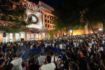 Los jugadores del Alba celebraron con sus aficionados la vuelta a segunda división por las calles de la ciudad albaceteña.