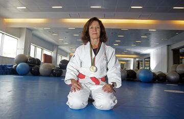 Miriam Blasco, con su medalla de oro y en el tatami.