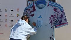 La selección española presenta la ‘piel’ que lucirá en el Mundial